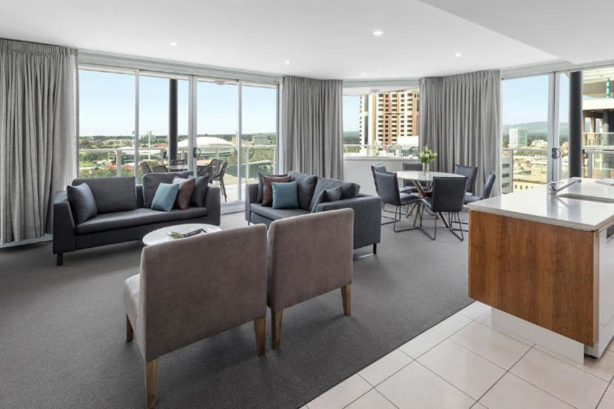 Oaks Adelaide Embassy Suites, 3 Bedroom Apartment Living