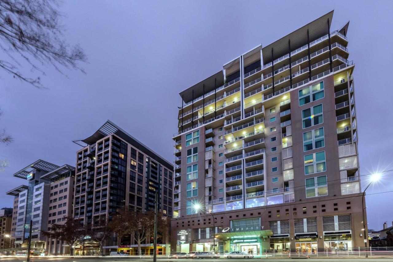 Oaks Adelaide Embassy Suites, Hotel Exterior